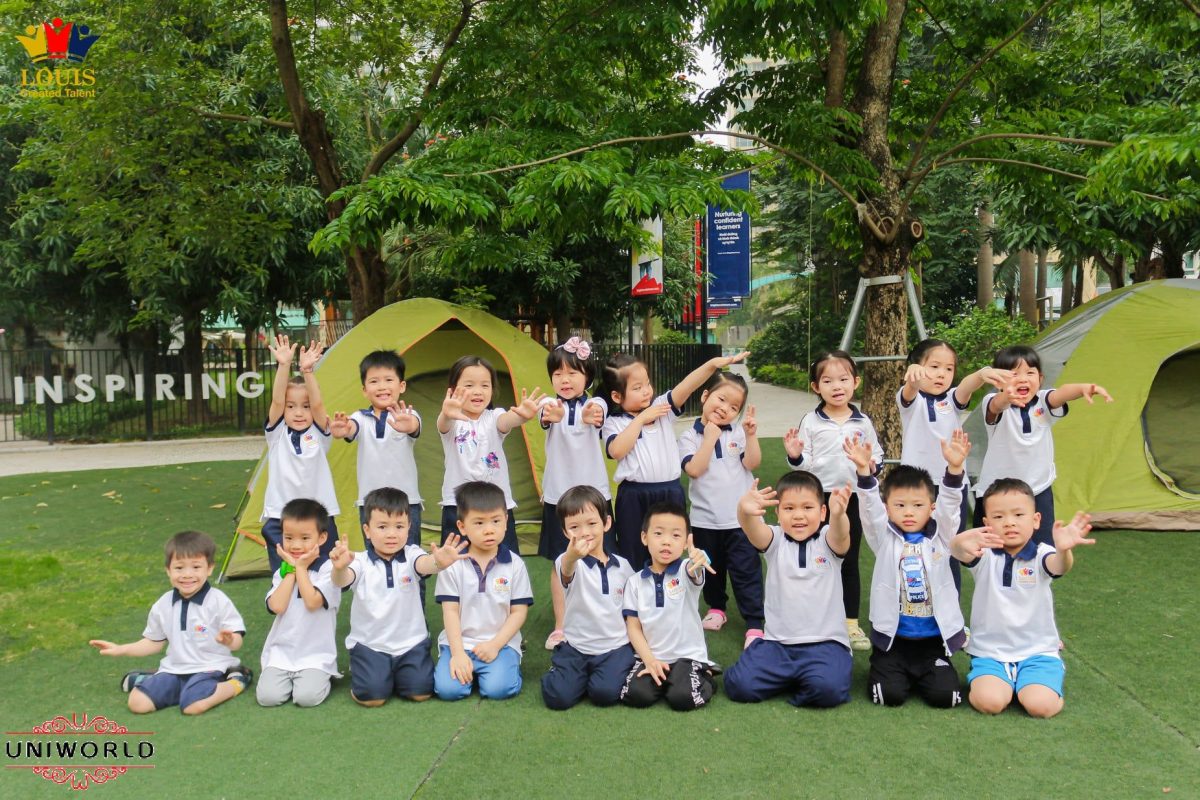 Đồng phục trường mầm non năng khiếu Louis - Mặt sau