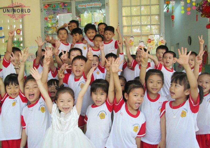 Đồng phục trường mầm non Hoa Sen