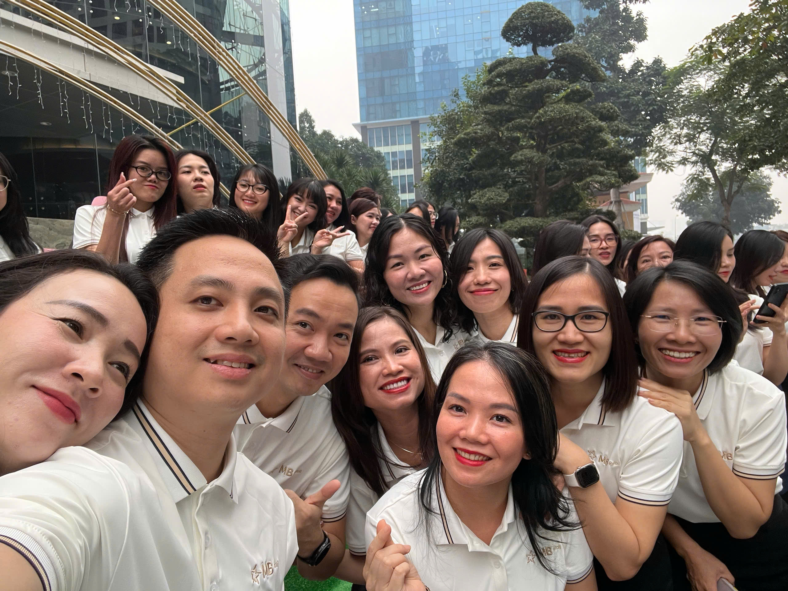 Áo phông đồng phục công ty MB Retail - Ảnh 3